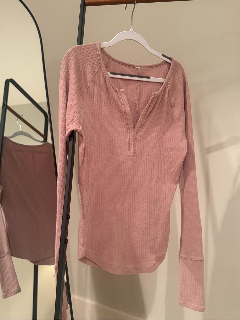Free PeopleRibbed Long-Sleeve V-Neck Top - Dusty Rose